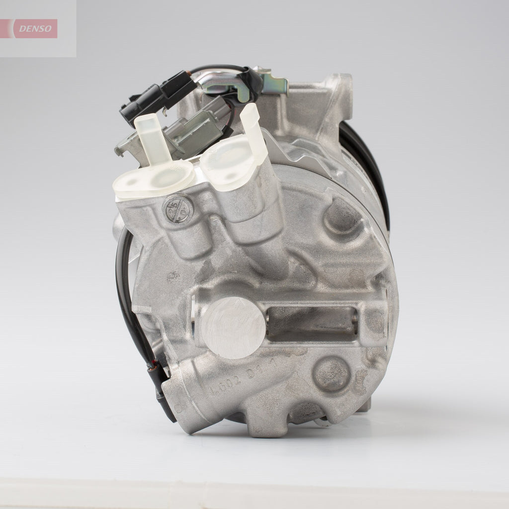 Air conditioning compressor Denso DCP23034 (OE 926005211R)
